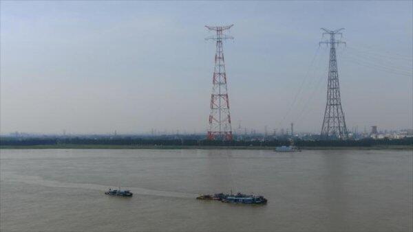385米！世界最高输电塔第一次跨江架线