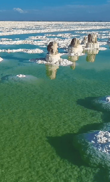 航拍看中国最大的盐湖 察尔汗盐湖