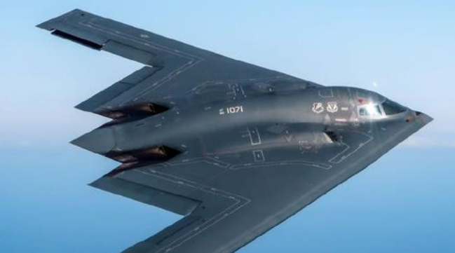 美军新型隐形战略轰炸机即将亮相，怎么对付？