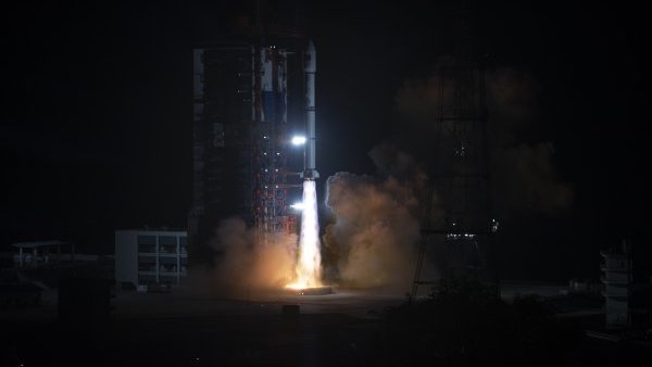 亚太6E卫星与独立推进舱星间分离成功