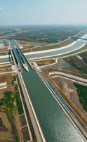 “穿越”中国新基建——飞“阅”“水上立交”