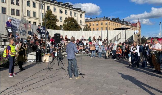 瑞典民众在首都举行示威活动 反对加入北约