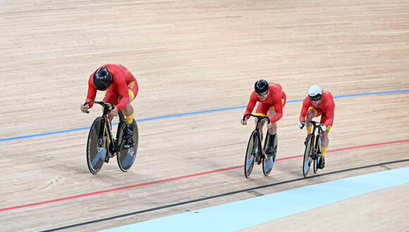 自行车男子团体竞速赛中国队获得亚军