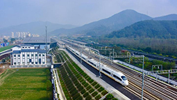 带热沿途7个5A级风景区 杭黄高铁首个暑运成绩不俗