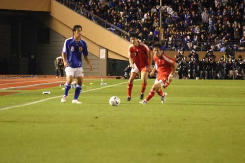 图文-中国国奥0-2负日本未能复仇本田圭佑寻找接应