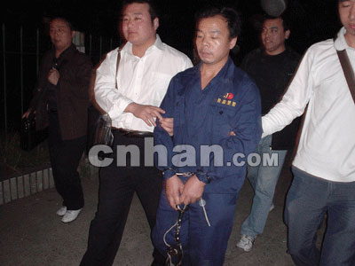公安部通缉犯逃亡11年当上工会副主席(组图)