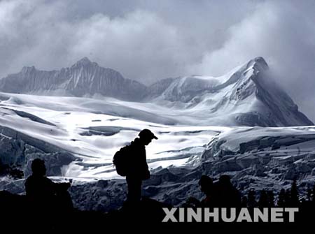 组图：西藏发现青藏高原最大冰川群