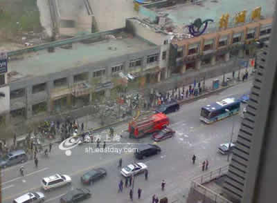 上海金茂大厦附近发生爆炸5人受伤