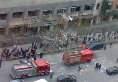 上海金茂大厦附近发生爆炸5人受伤