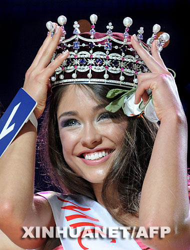 4月23日，在乌克兰首都基辅举行的“2008乌克兰小姐”选美大赛上，18岁的学生伊琳娜夺得桂冠。26名来自乌克兰不同地区的选手参加了当日的决赛。