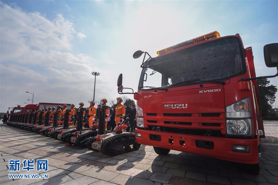 （社会）（1）浙江省内最大批次消防机器人落户宁波