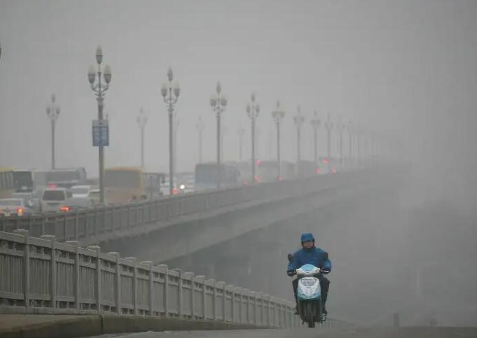 交通运输部：暴雨、大雾等天气影响部分道路通行