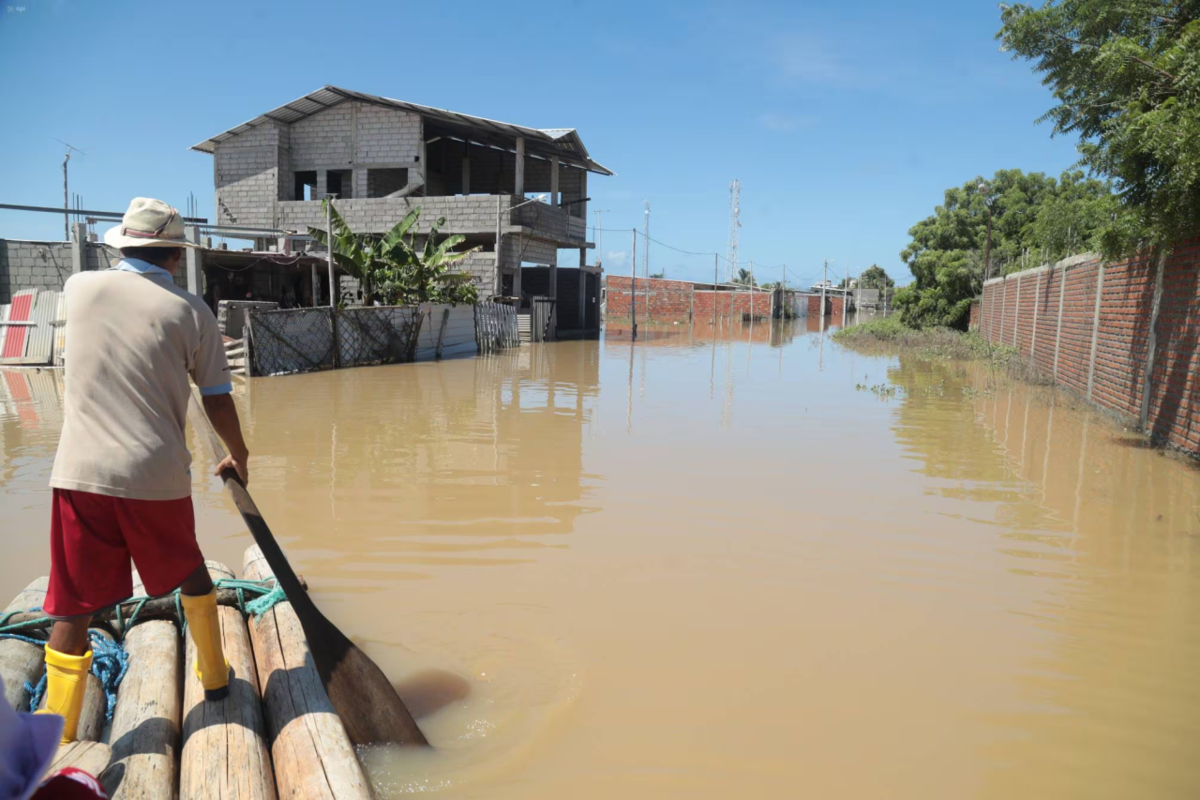 受降雨影响 厄瓜多尔12个市宣布进入紧急状态