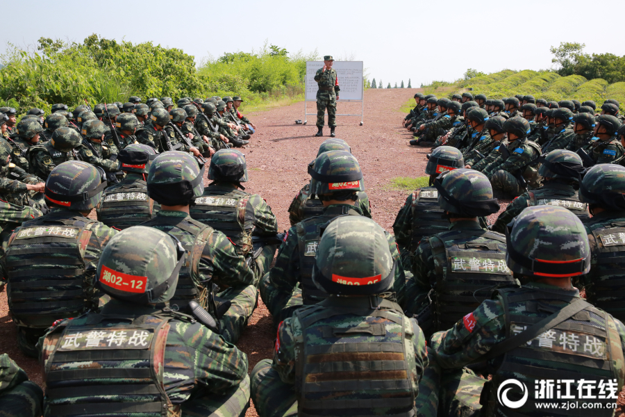 杭州武警开展魔鬼训练