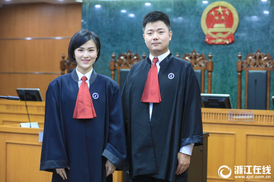 律师出庭不能再穿t恤衫牛仔裤宁波试点规范着装要求穿律师袍